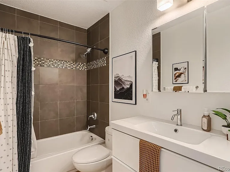 2306 Glenarm Pl #208 — Photo 17