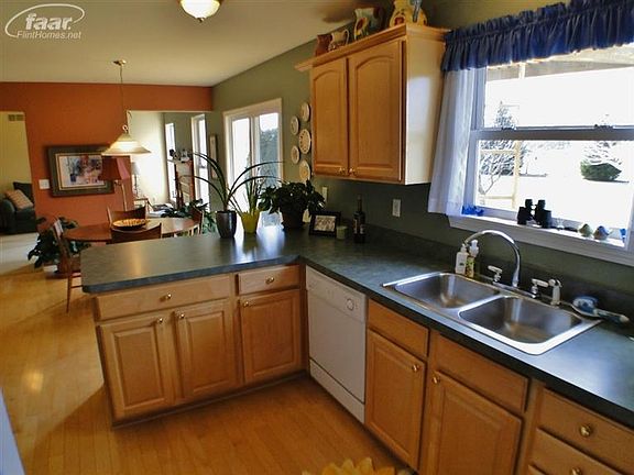 3rd image of 15112 Knottingham Dr