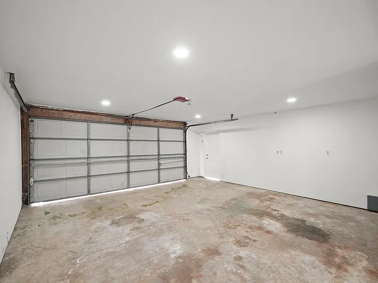 5943 Greenmont Dr — Photo 29