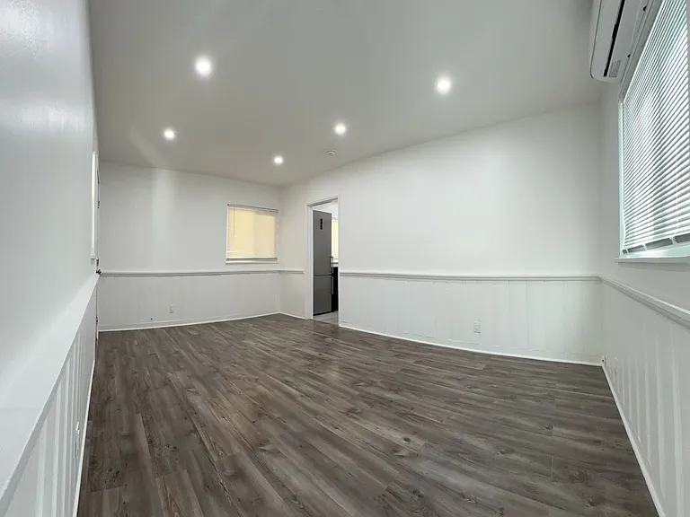 307 N Hollywood Way #B — Photo 3
