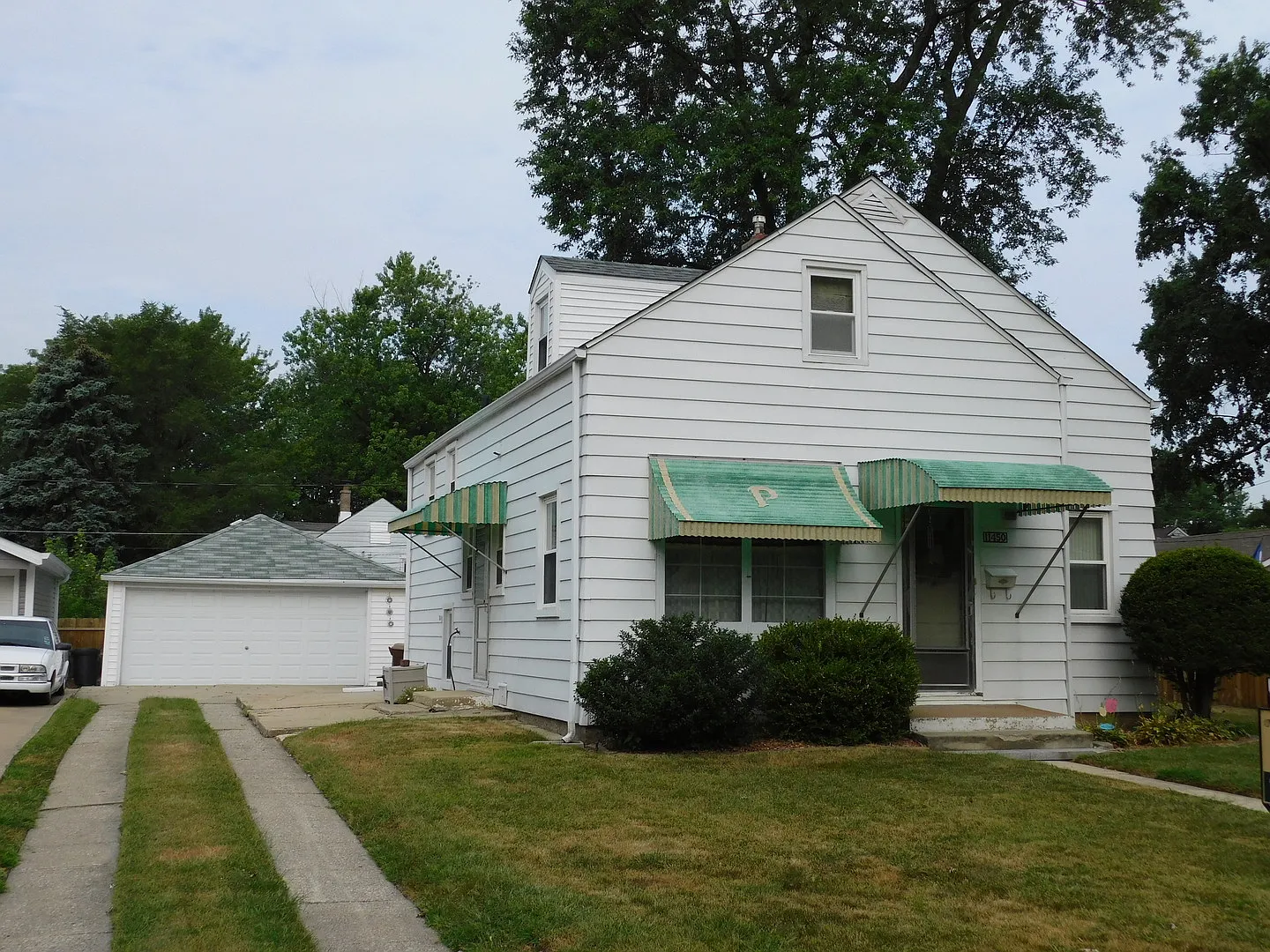 11450 S Whipple St photo 1