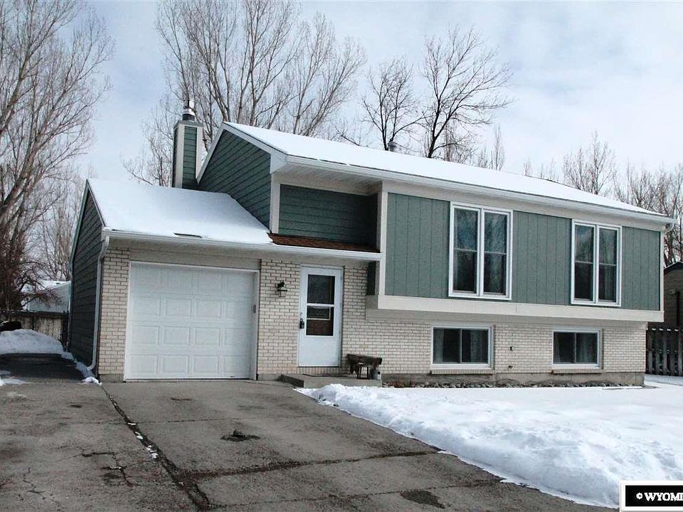 1st image of 401 Spire Dr