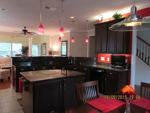 Side yard
						:
						7 zone sprinkler system