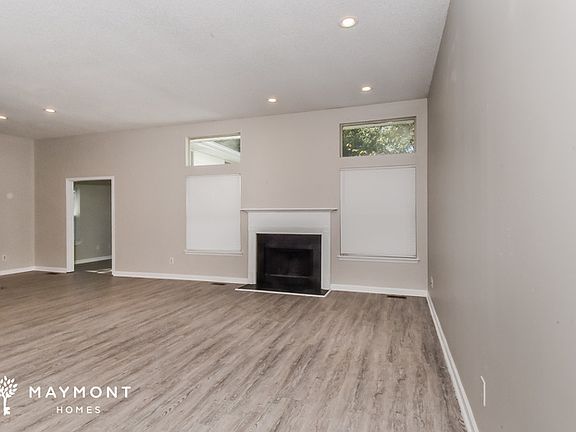 3rd image of 106 Ascot Ct
