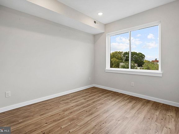 3rd image of 871 N Preston St #8