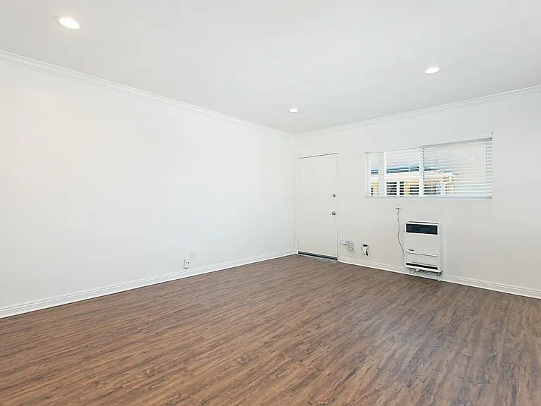 4033 Wilson Ave — Photo 6