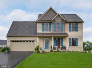 389 Torrey Pines Dr, Mount Wolf, PA 17347