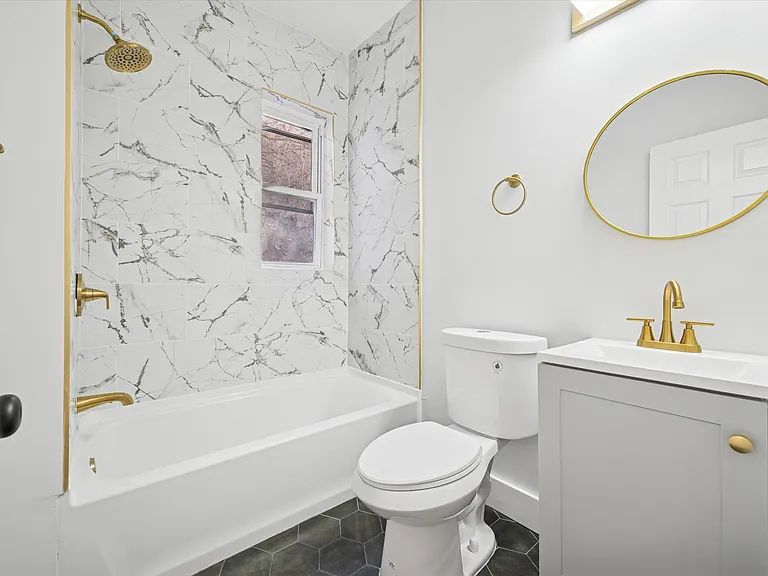 5523 Poplar St — Photo 8