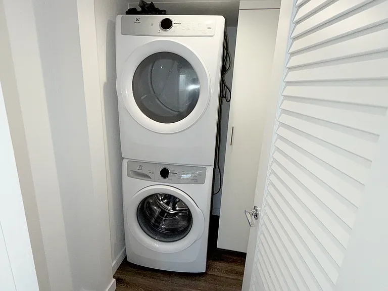 Beverly Hills apartment — Photo 5