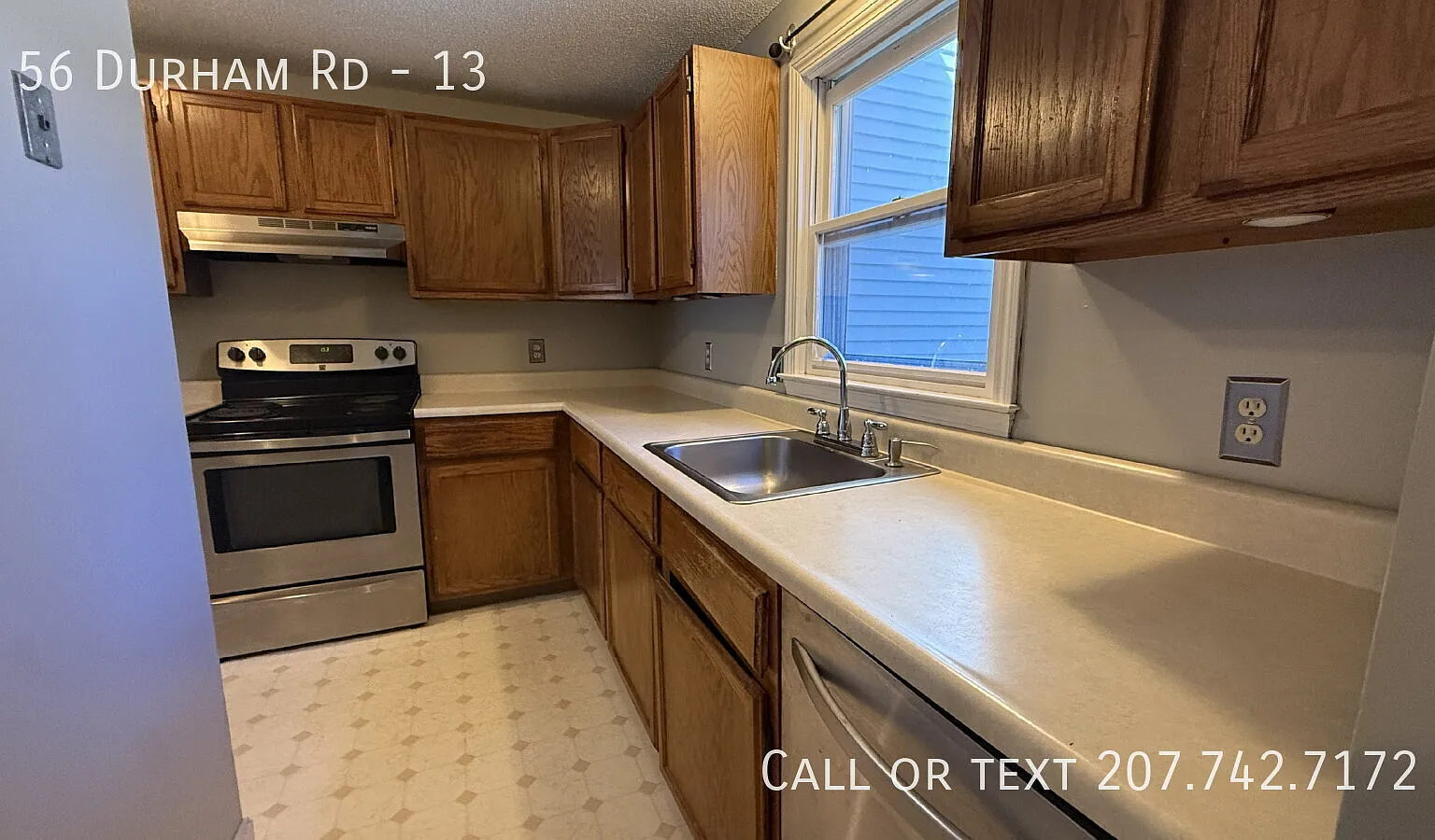 Charming 2-Bed Townhouse with Pool Oasis — Photo 4