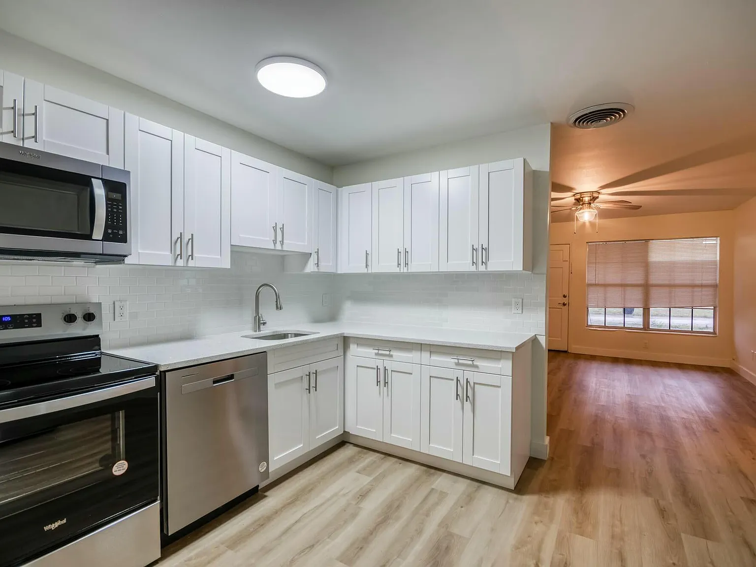 3 bed, 1.5 bath, 1073 sqft, $2,200 — Photo 3