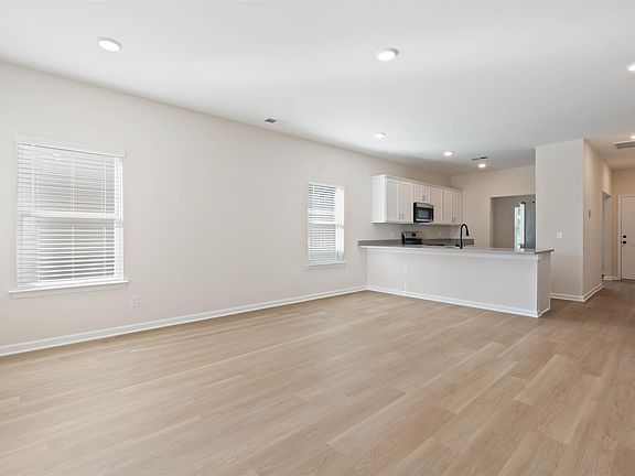 5th image of 2245 Headrick Rd