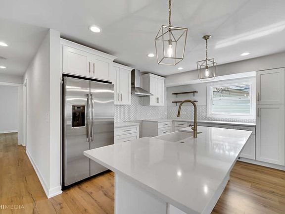 5th image of 2916 71st St