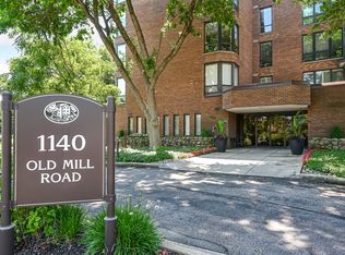 1140 Old Mill Rd #405, Hinsdale, IL 60521