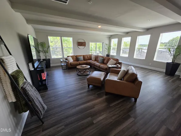 1250 Coach Station Aly #201, Raleigh, NC 27601