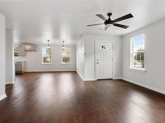 3rd image of 2710 Robert E Lee Blvd