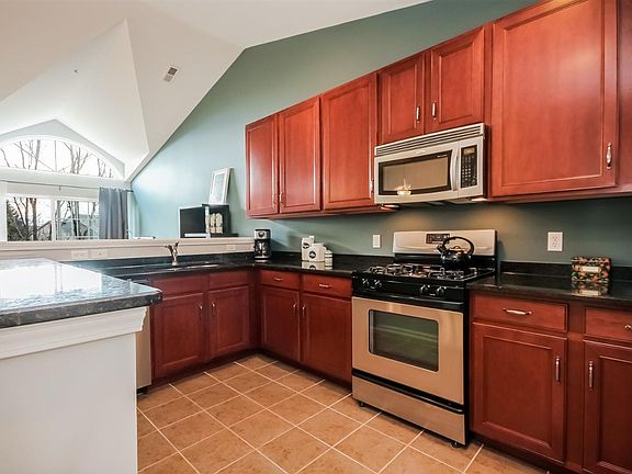 2nd image of 239 W Oakbrook Dr