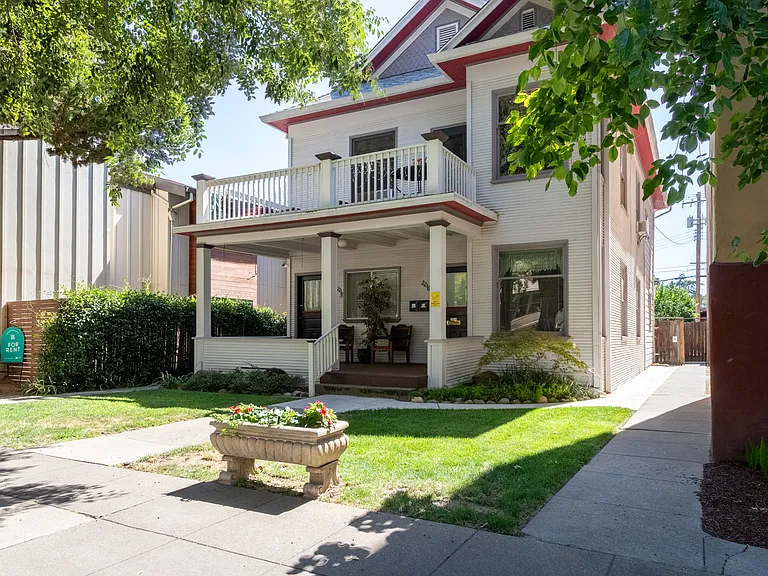 2216 I St — Photo 17
