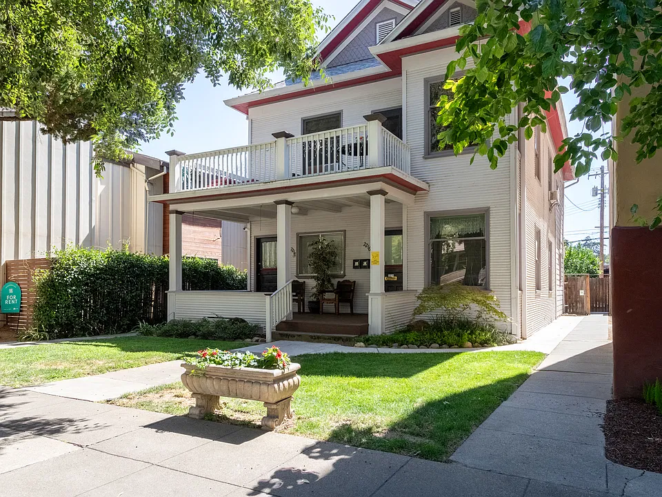 2218 I St #2218