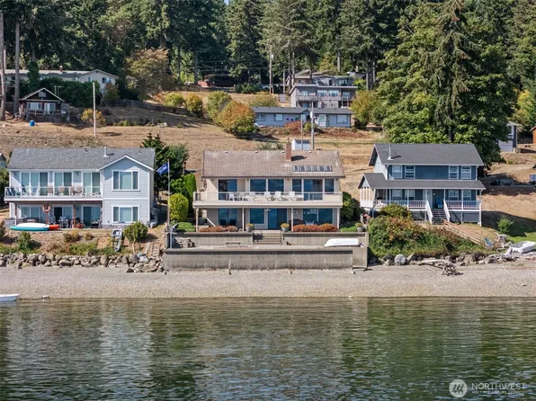 561 E Rauschert Road, Grapeview, WA 98546