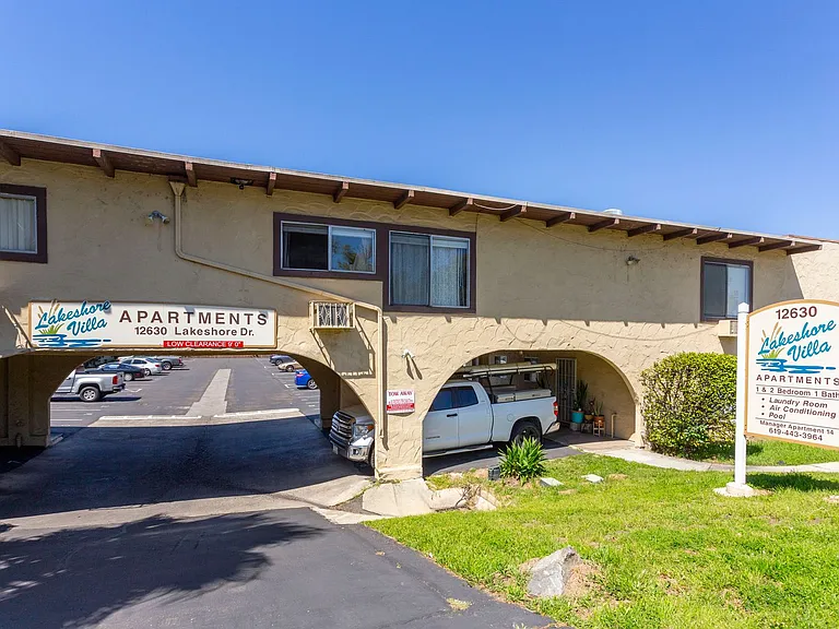 Lakeshore Villa Apartments — Photo 17
