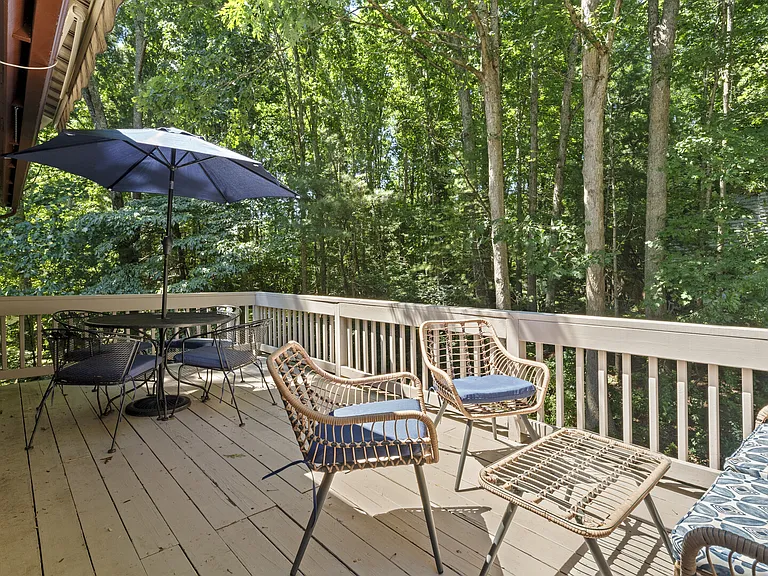 Turnberry Dr — Photo 27