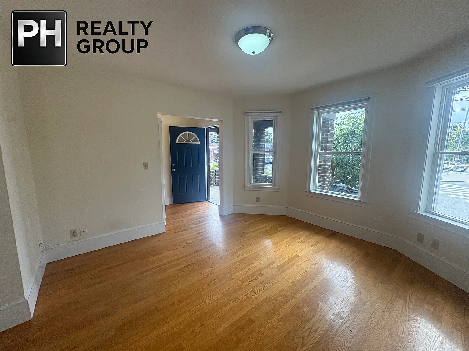 3 bed, 1300 sqft, $2,900 — Photo 4