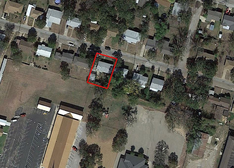 2nd image of 2416 Oak Dr