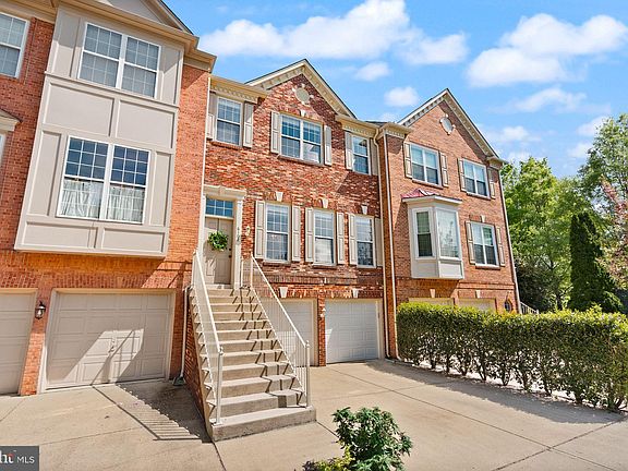 3rd image of 6102 Manchester Park Cir