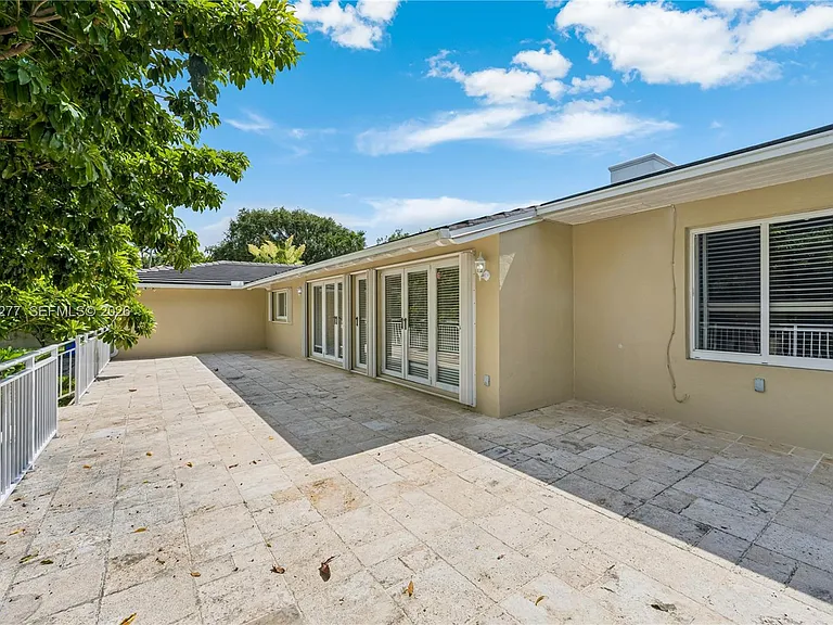 2514 E Granada Blvd — Photo 5