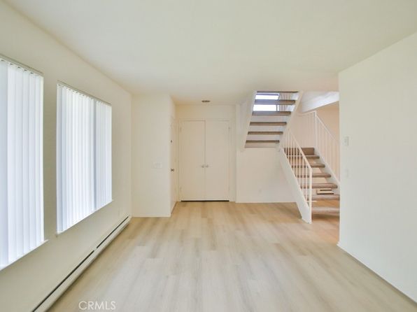 240 Carriage Dr APT D, Santa Ana, CA 92707