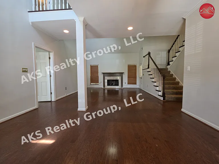5004 Melrose Way — Photo 4