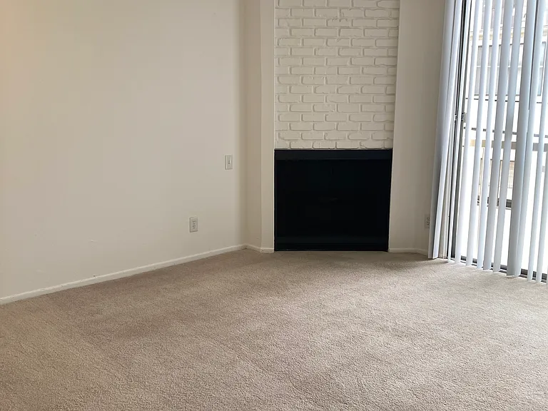 321 S Sherbourne Drive — Photo 24