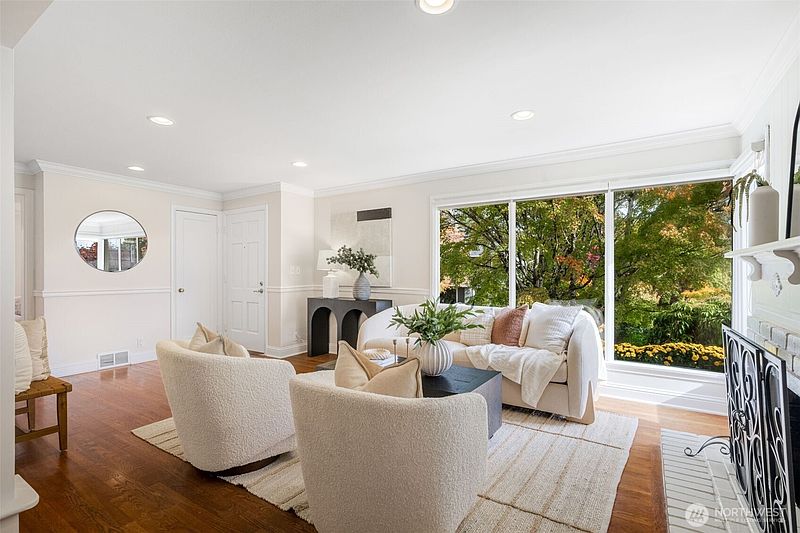 3rd image of 7301 53rd Avenue NE