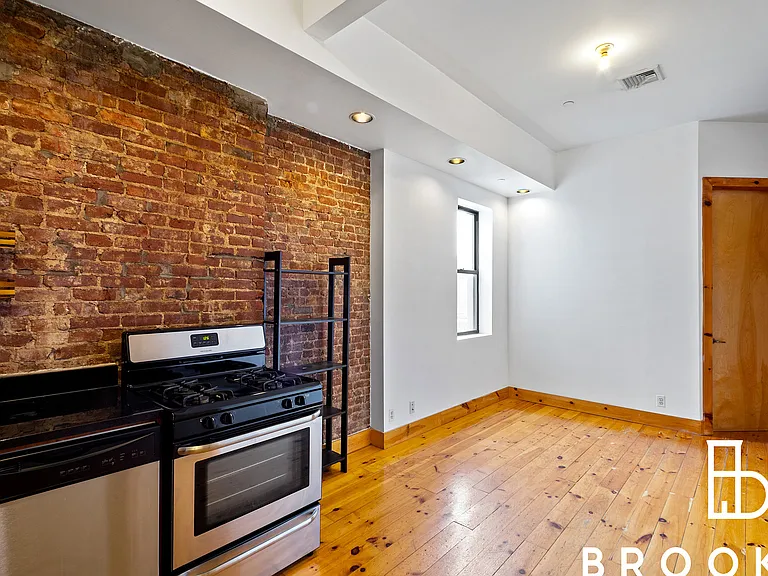 600 Saint Marks Ave #4L — Photo 11