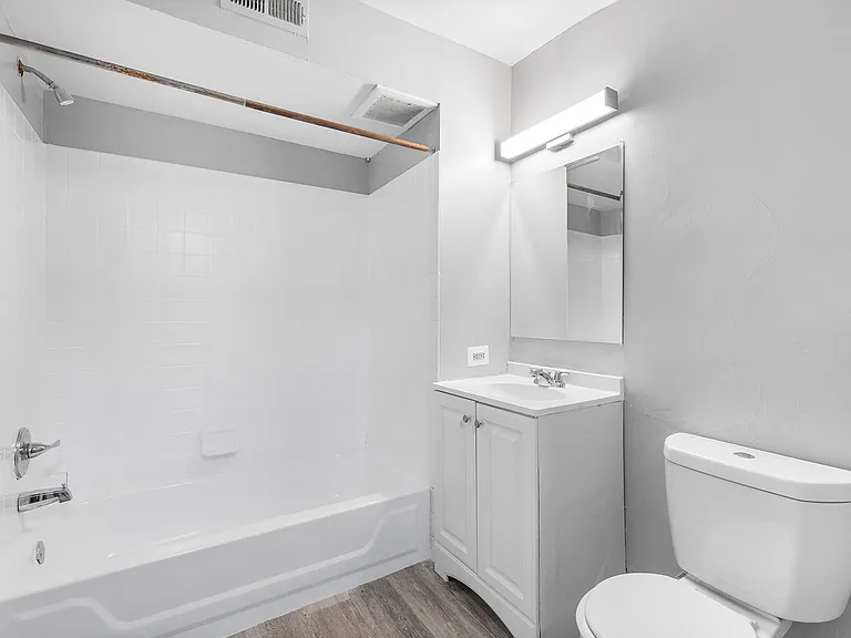 Edgewood Apartments — Photo 13