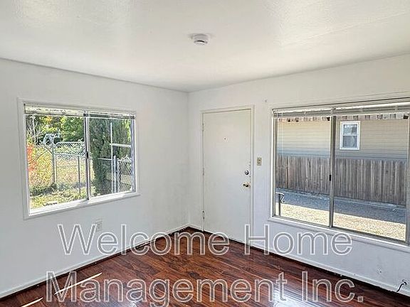 2nd image of 24074 Park St
