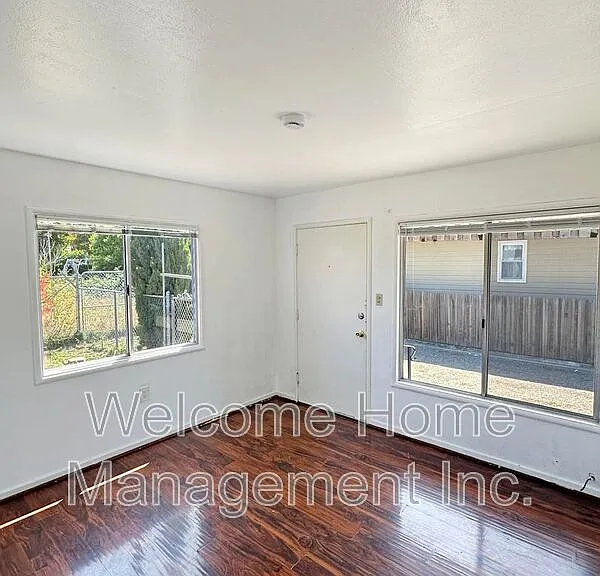 24074 Park St — Photo 2