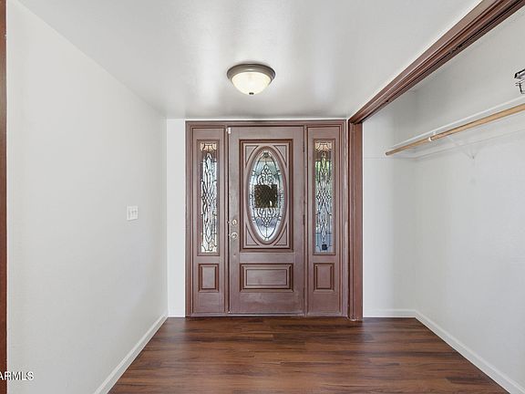 4th image of 1126 E LAUREL Drive