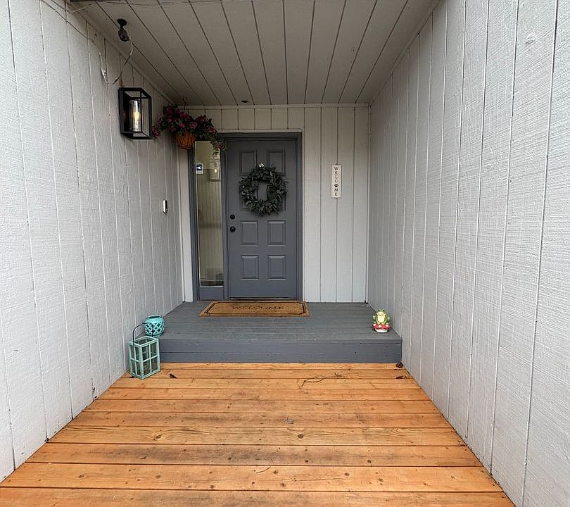 1st image of 1810 Bellevue Loop