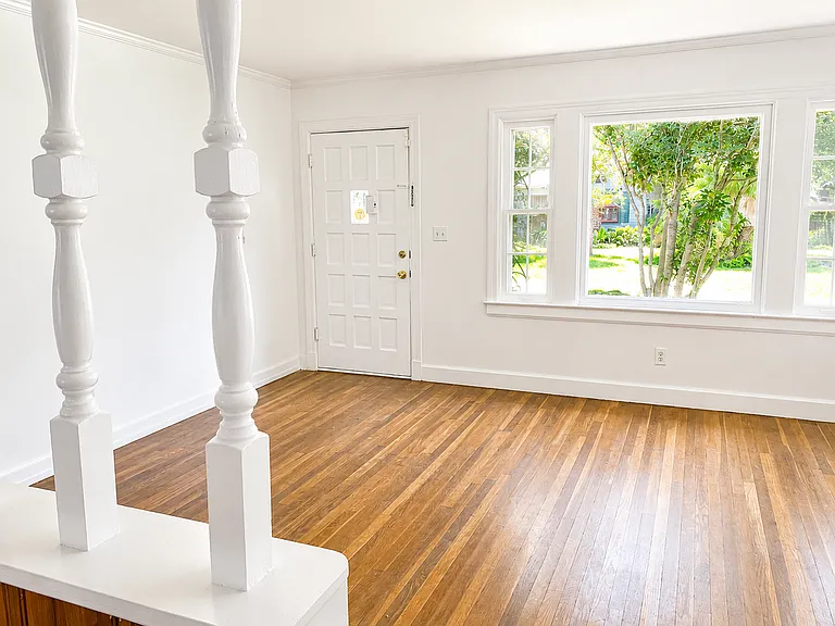 116 Oak Crest Dr — Photo 2