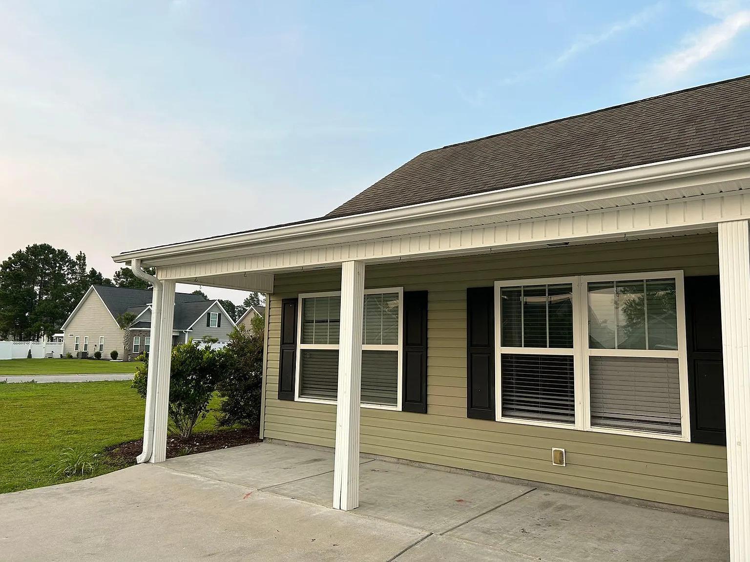 4 bed, 2700 sqft, $2,400 — Photo 1