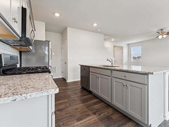 5th image of 102 Meadow Ridge Way