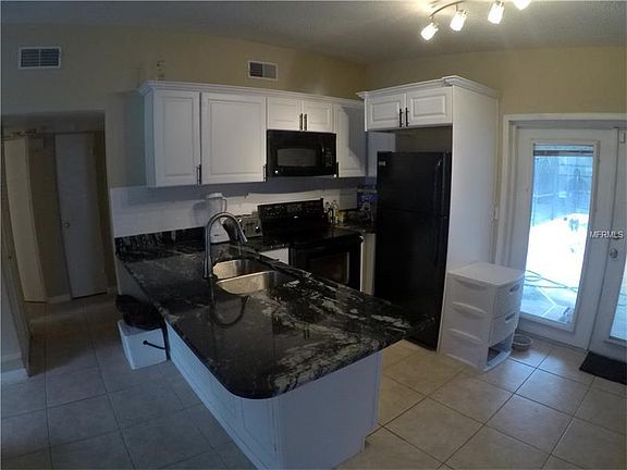 5th image of 117 Country Club Dr