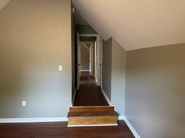 7327 Albert St — Photo 48