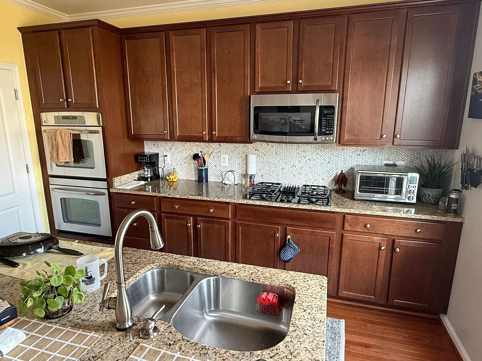 3 bed, 3.5 bath, 2450 sqft, $950 — Photo 3