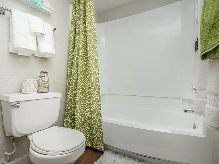 Sun Creek Apartments — Photo 32