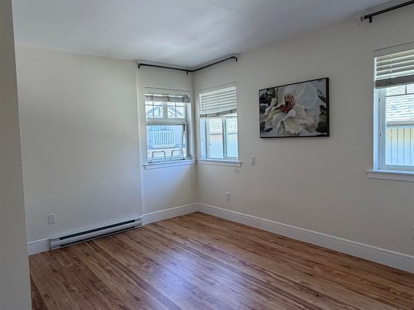 3 bedroom rental in Surrey — photo 9