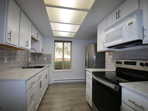 5th image of 8605 Zircon Dr SW