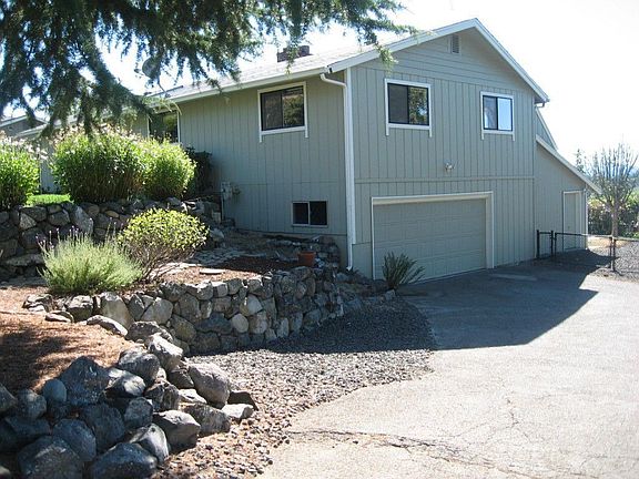2nd image of 8223 Kaster Dr NE